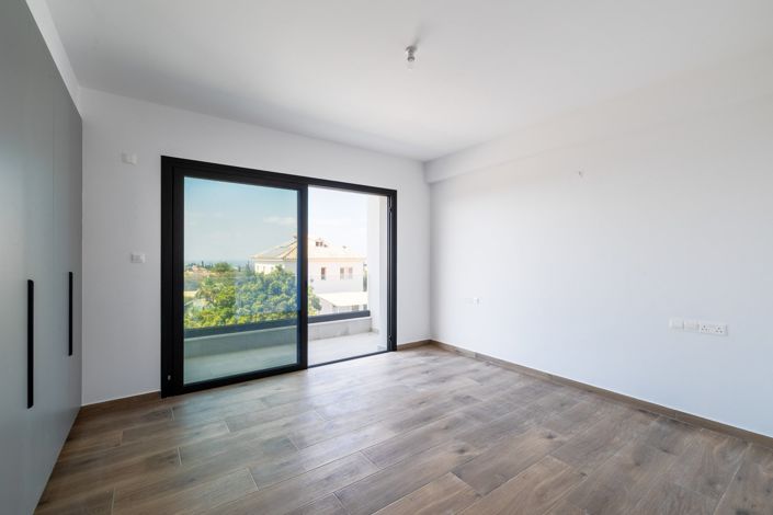 Image No.16-3 Bed House for sale