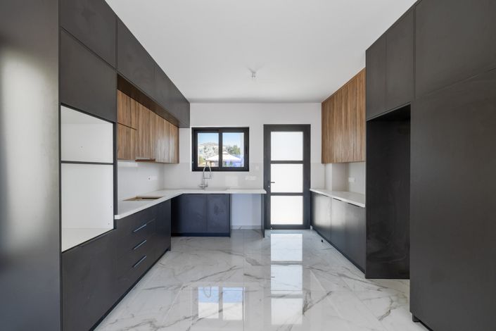 Image No.7-3 Bed House for sale