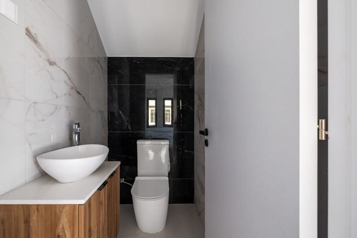 Image No.8-3 Bed House for sale