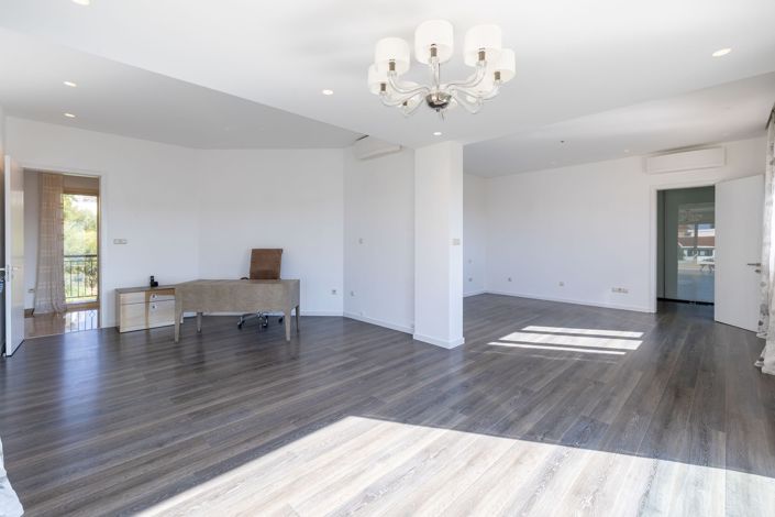 Image No.12-5 Bed Villa for sale