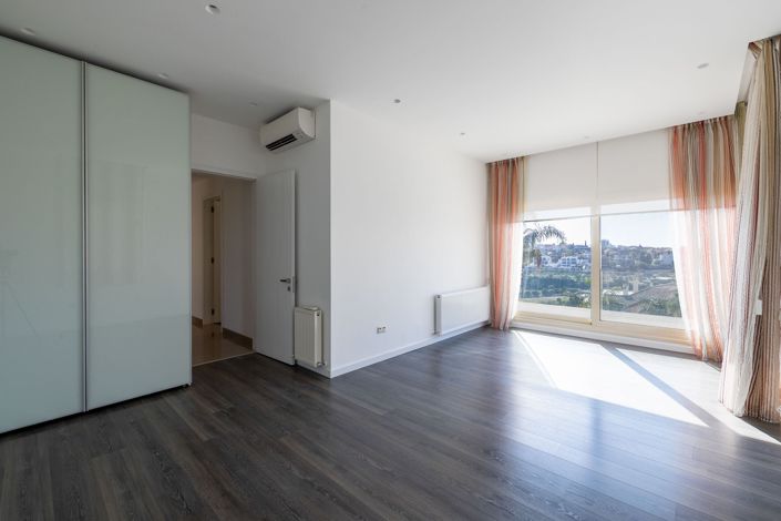 Image No.17-5 Bed Villa for sale