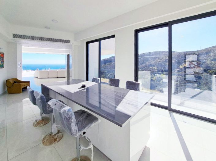 Image No.6-8 Bed Villa for sale