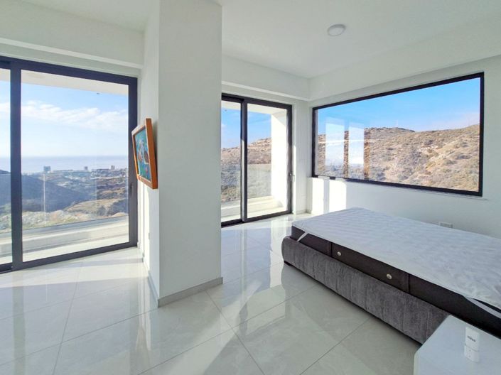 Image No.8-8 Bed Villa for sale