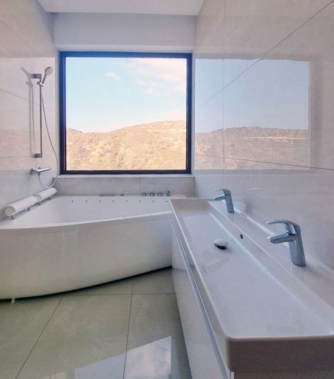 Image No.9-8 Bed Villa for sale