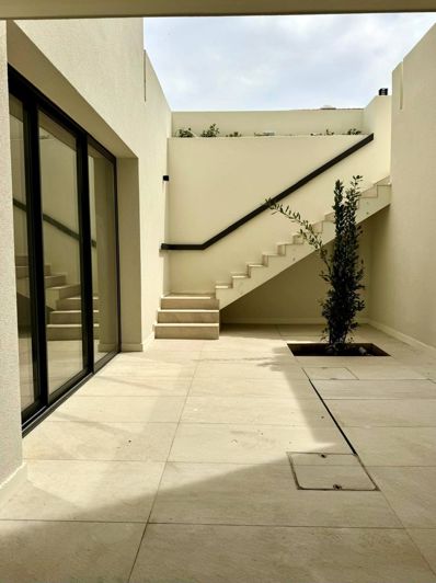 Image No.25-7 Bed House for sale