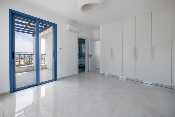 Image No.10-3 Bed House for sale