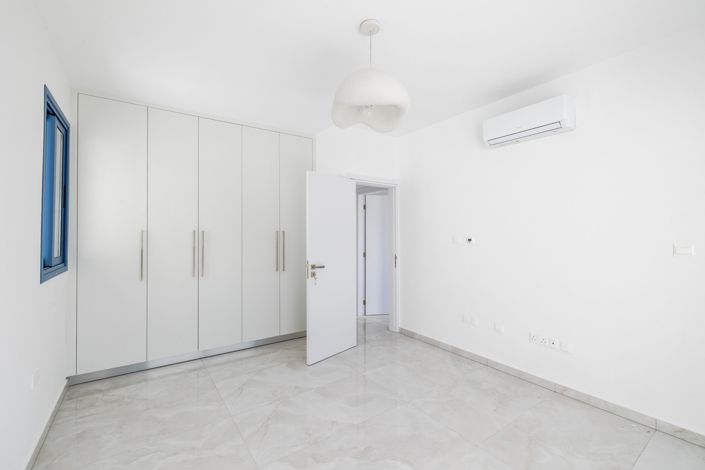 Image No.12-3 Bed House for sale
