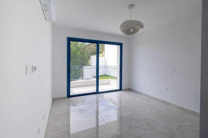 Image No.15-3 Bed House for sale