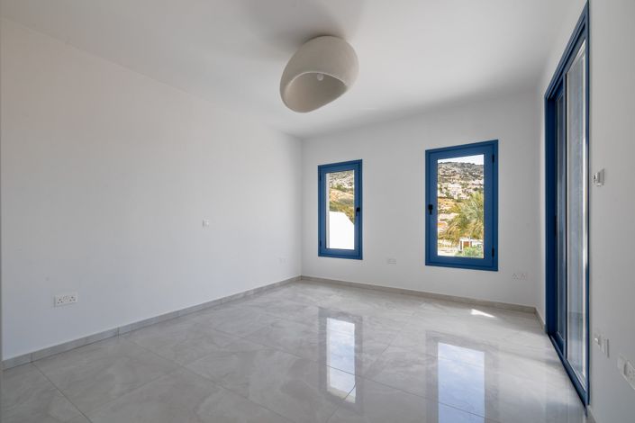 Image No.8-3 Bed House for sale
