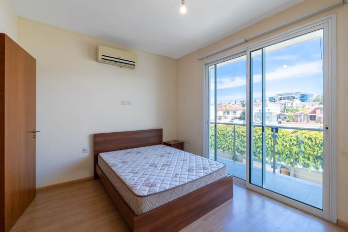 Image No.12-2 Bed House for sale