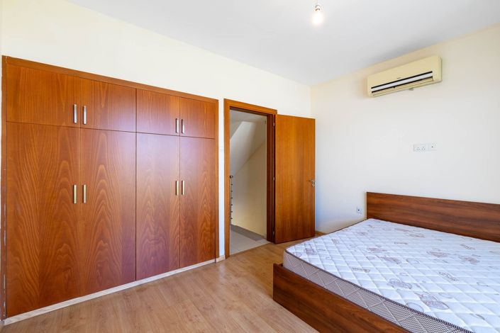 Image No.13-2 Bed House for sale