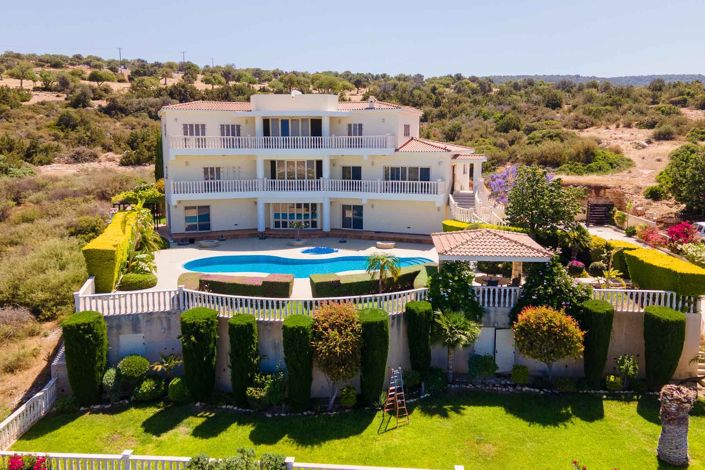 Image No.2-Maison de 5 chambres à vendre à Peyia