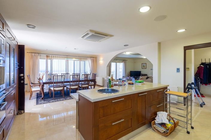 Image No.3-Maison de 5 chambres à vendre à Peyia