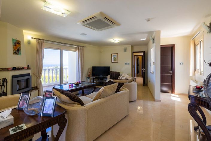 Image No.7-Maison de 5 chambres à vendre à Peyia