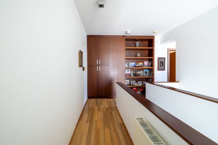 Image No.18-4 Bed House for sale