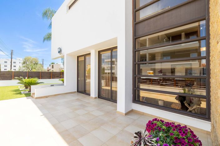 Image No.26-4 Bed House for sale