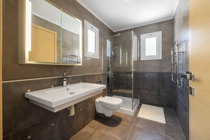 Image No.17-4 Bed Bungalow for sale