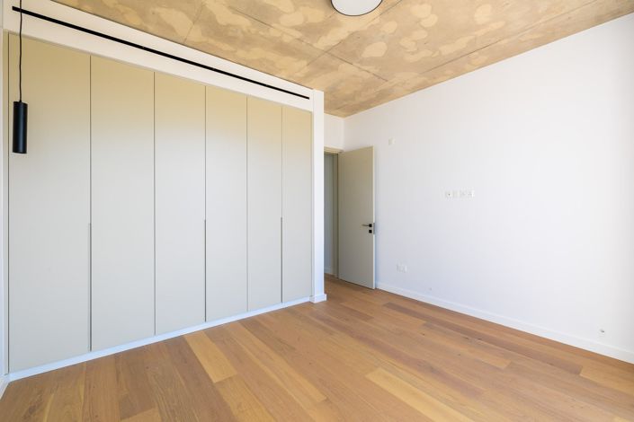 Image No.12-2 Bed House for sale