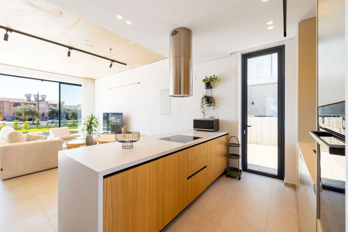 Image No.12-2 Bed House for sale