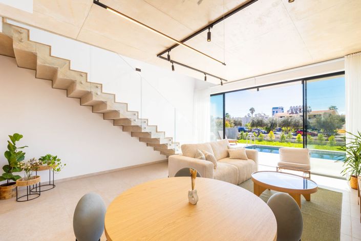 Image No.4-2 Bed House for sale