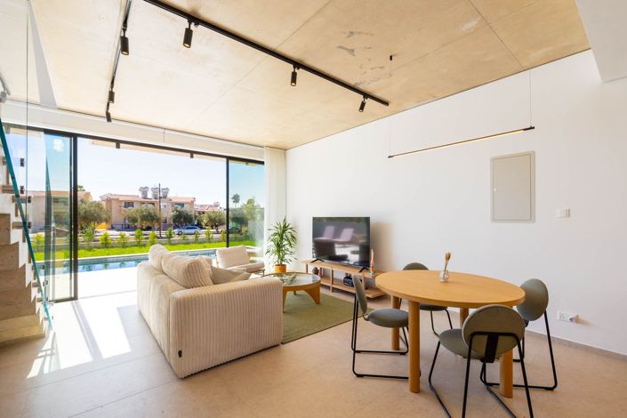 Image No.6-2 Bed House for sale