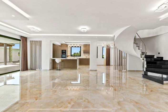 Image No.2-5 Bed Villa for sale