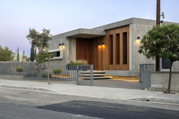 Image No.1-4 Bed House for sale