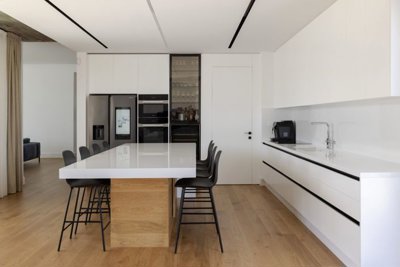 e46bff06-3fe5-43e5-8810-aa1d0ae9ee2a