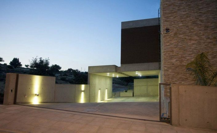 Image No.25-4 Bed House for sale