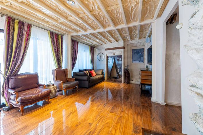 Image No.1-4 Bed House for sale