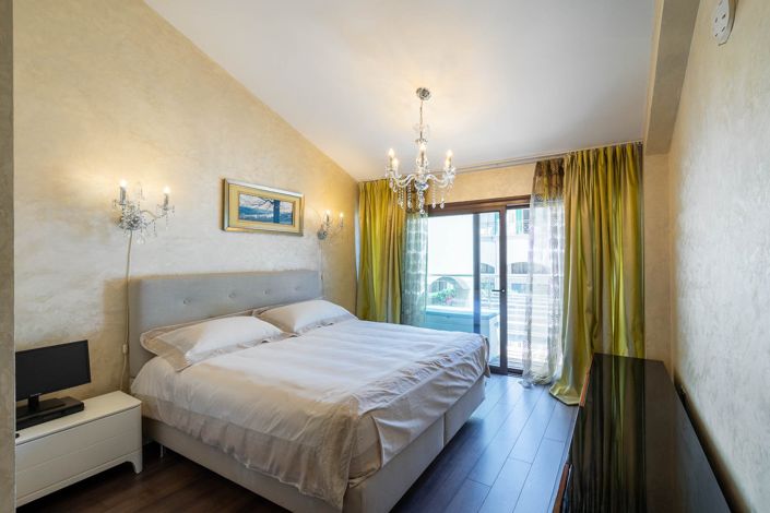 Image No.18-4 Bed House for sale