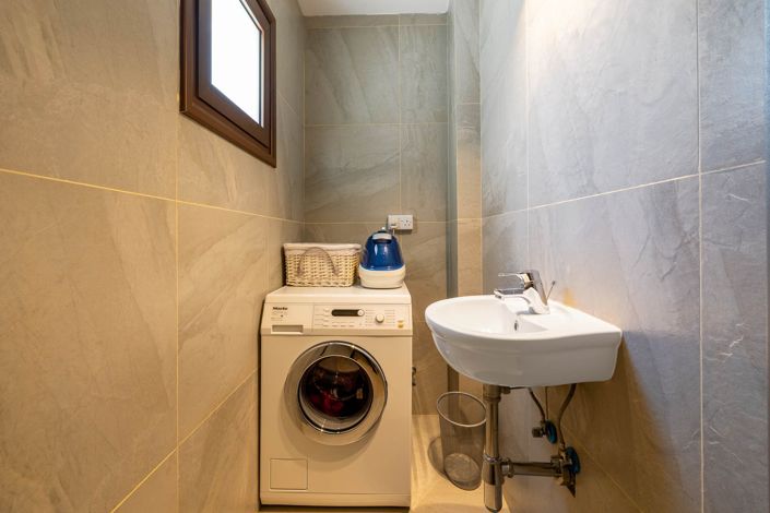 Image No.21-4 Bed House for sale