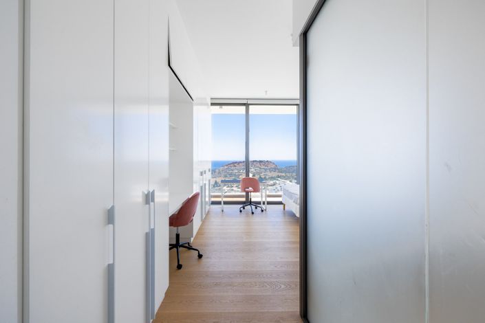 Image No.16-5 Bed House for sale