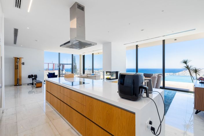 Image No.9-5 Bed House for sale