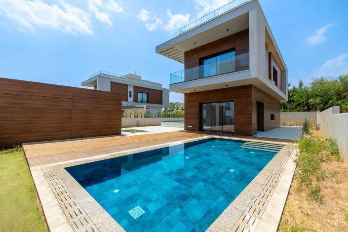 Image No.1-5 Bed House for sale