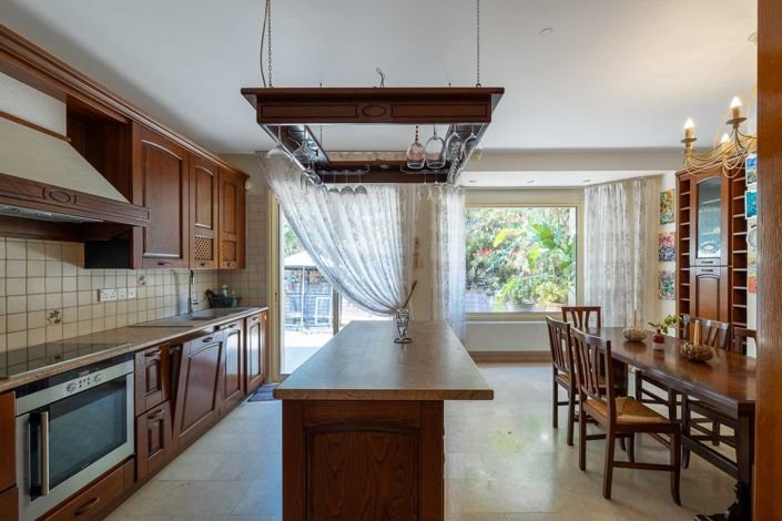 Image No.12-5 Bed House for sale