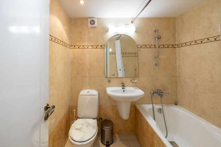 Image No.16-5 Bed House for sale