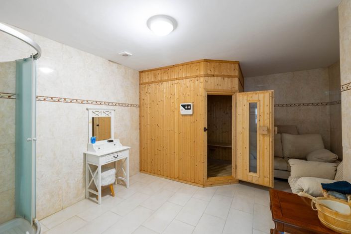 Image No.22-5 Bed House for sale