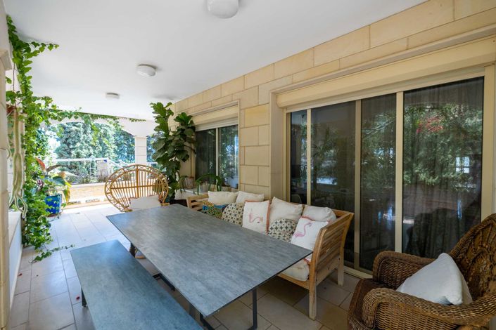 Image No.23-5 Bed House for sale