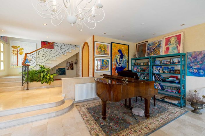 Image No.5-5 Bed House for sale