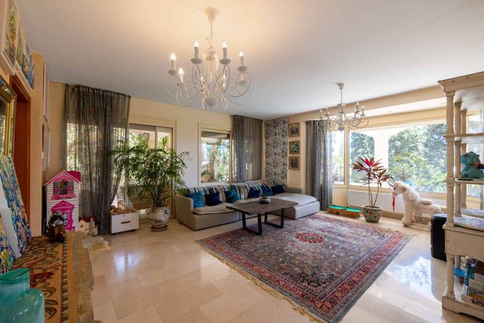 Image No.7-5 Bed House for sale