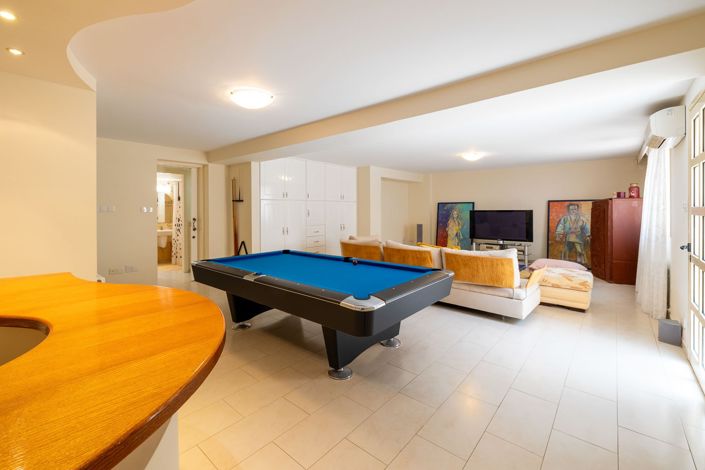 Image No.9-5 Bed House for sale