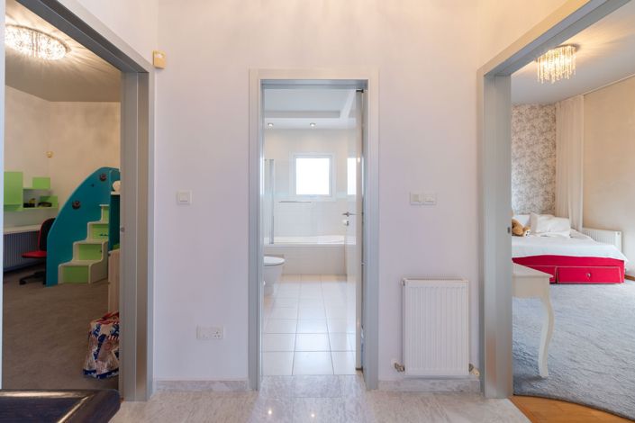 Image No.19-7 Bed Villa for sale