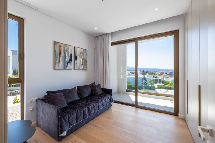 Image No.15-4 Bed House for sale