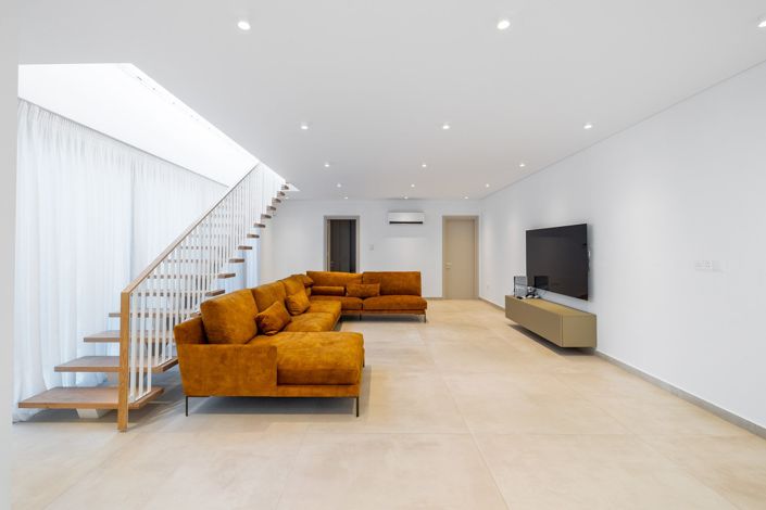 Image No.17-4 Bed House for sale