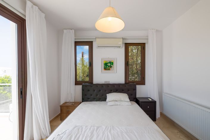 Image No.11-3 Bed House for sale