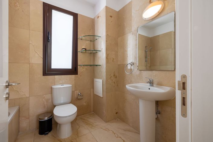 Image No.12-3 Bed House for sale