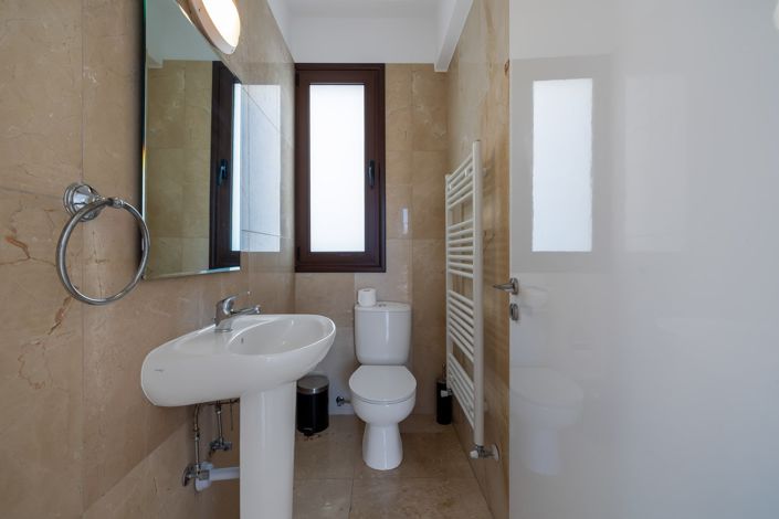 Image No.16-3 Bed House for sale