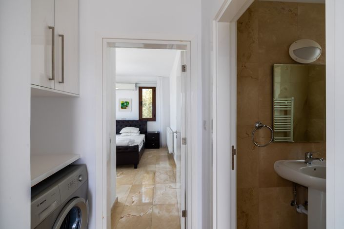 Image No.8-3 Bed House for sale