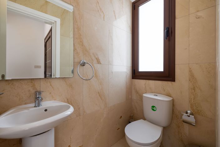 Image No.9-3 Bed House for sale